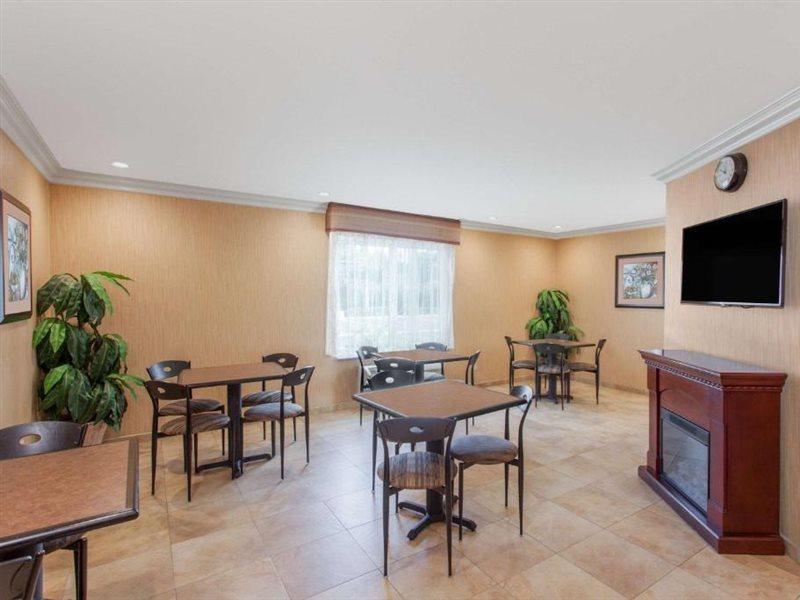 Days Inn By Wyndham Carlsbad Zewnętrze zdjęcie
