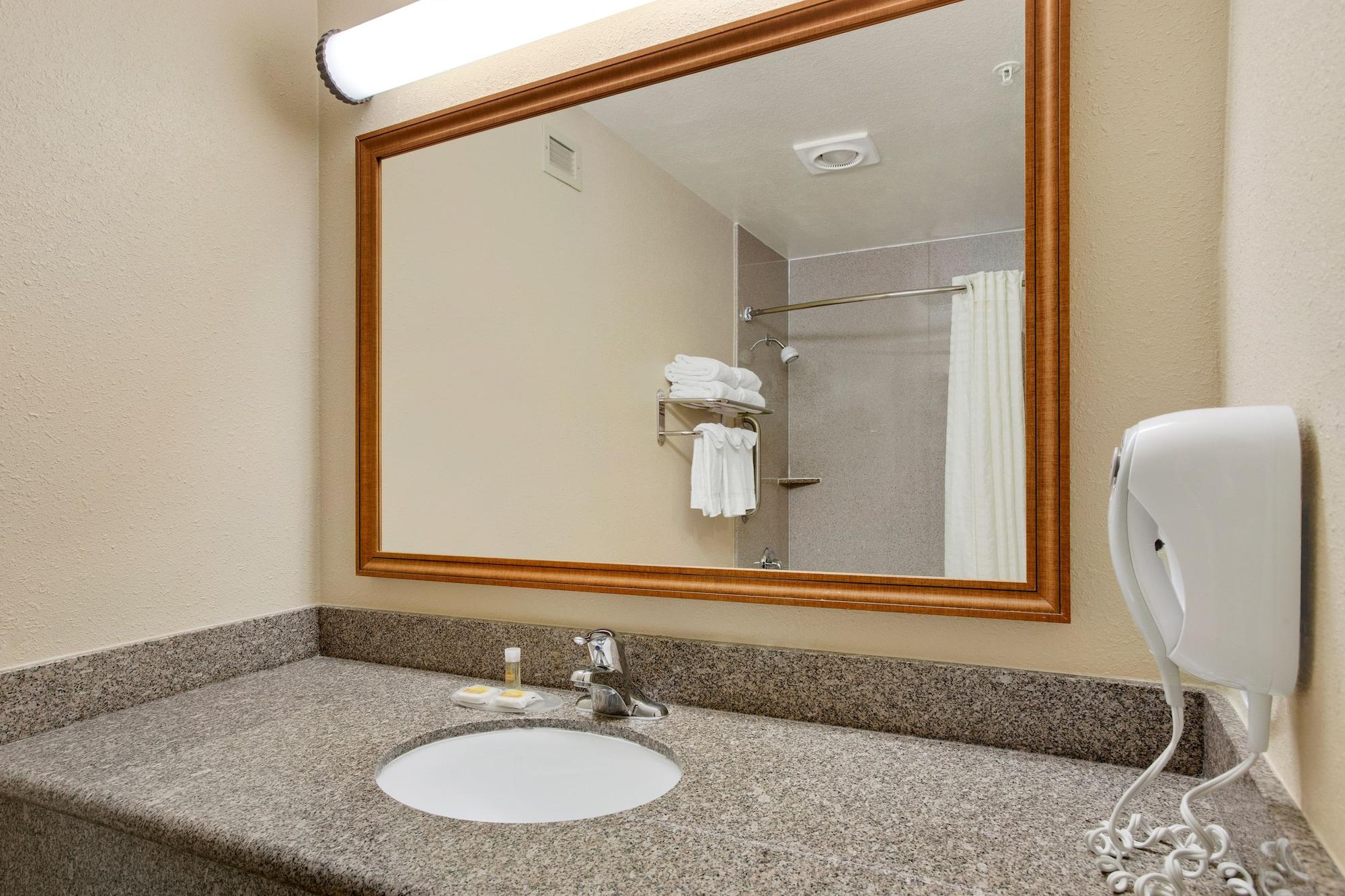 Days Inn By Wyndham Carlsbad Zewnętrze zdjęcie