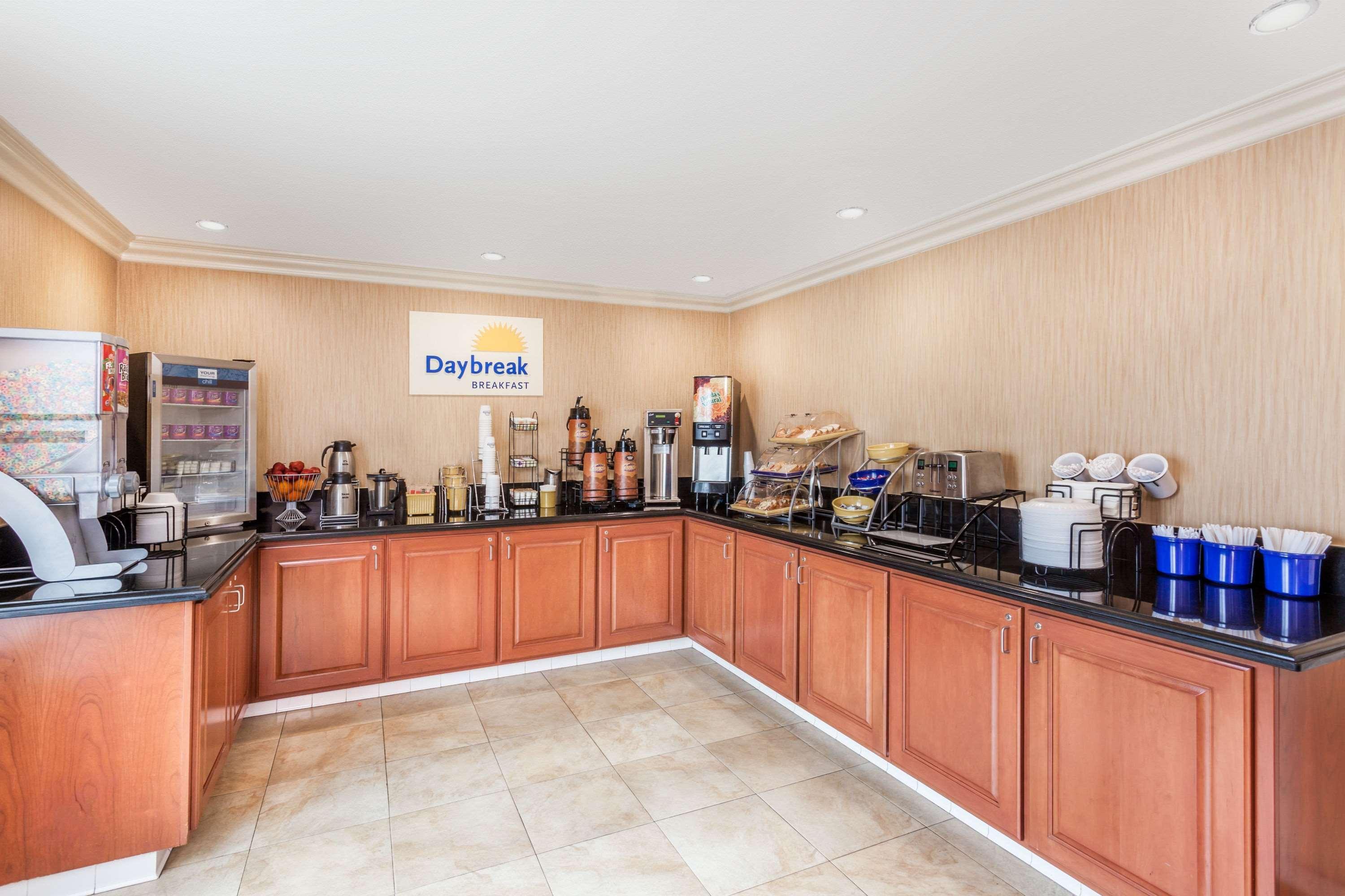 Days Inn By Wyndham Carlsbad Zewnętrze zdjęcie
