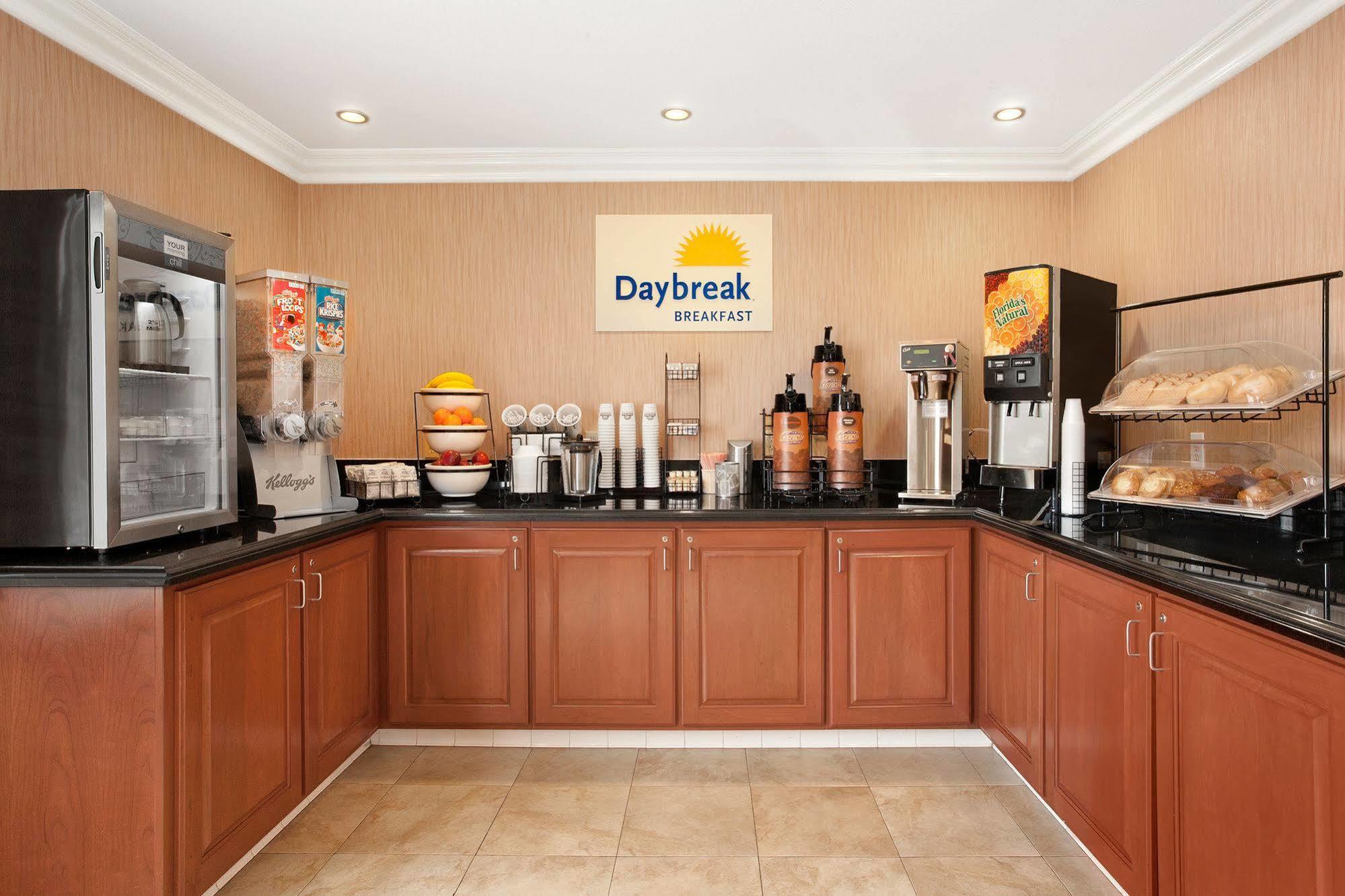Days Inn By Wyndham Carlsbad Zewnętrze zdjęcie