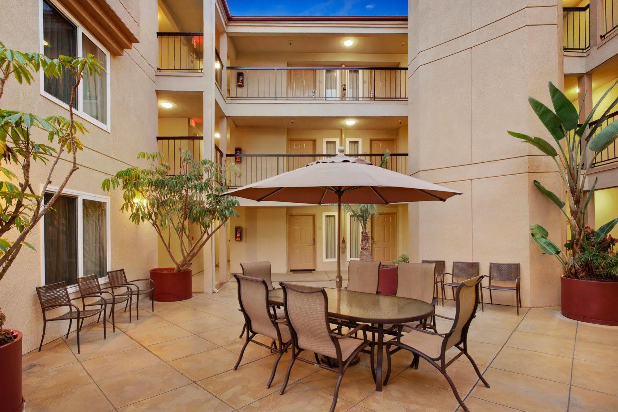 Days Inn By Wyndham Carlsbad Zewnętrze zdjęcie